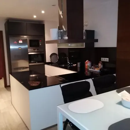 Apartamento Modernista Con Garaje